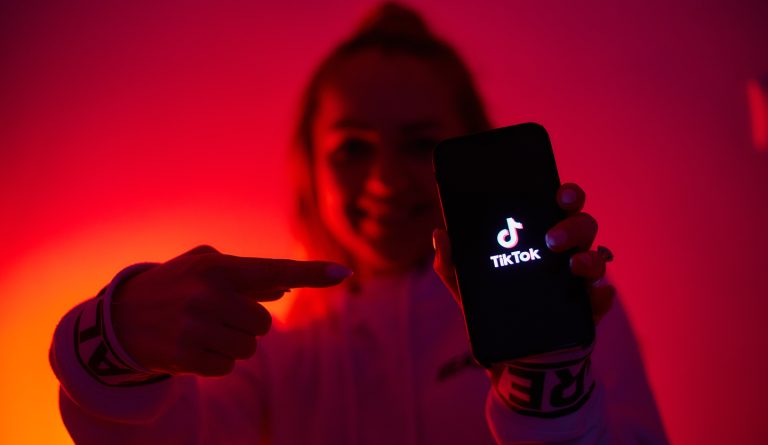 Especialistas Alertam: Novo Desafio do TikTok Pode ser Perigoso