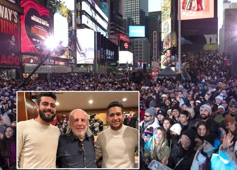 Henrique e Juliano Fazem História na Times Square