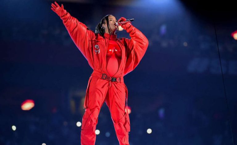 Super Bowl: Chiefs Ganharam, Mas Quem Fez Headline Foi Rihanna.