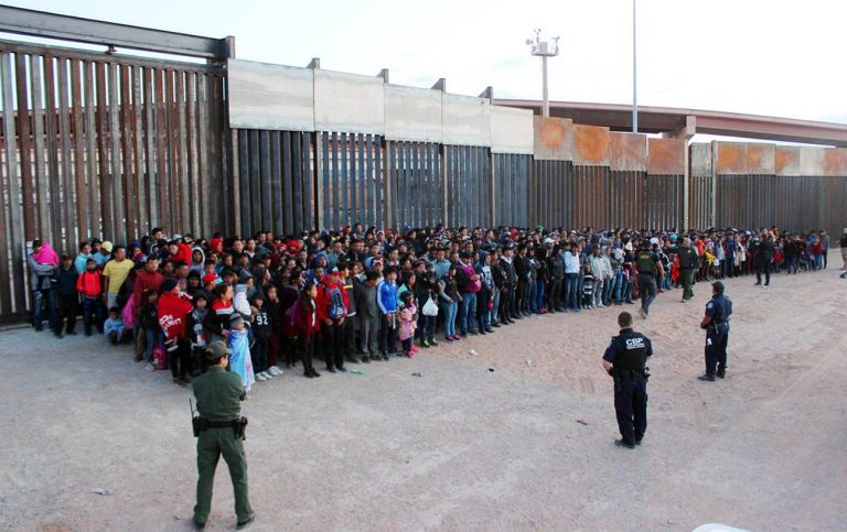 O Que Está Levando A Níveis Recordes De Imigração Pela Fronteira Sul Dos EUA?