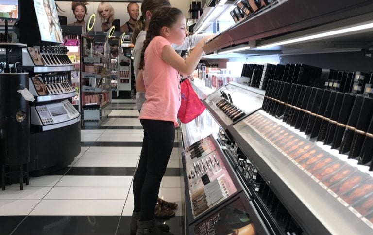 Pré-adolescentes Inundam A Sephora Em Busca De Produtos Contra O Envelhecimento