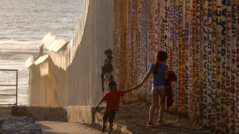 EUA Vivem A Maior Onda Imigratória Da História, Segundo O The New York Times