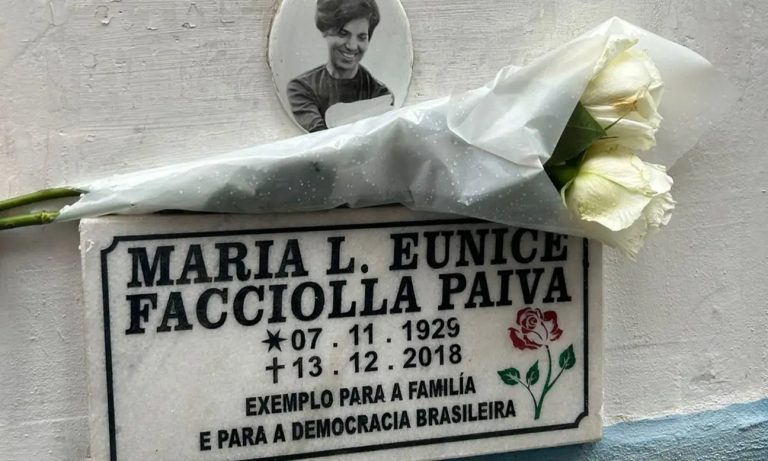 O Túmulo De Eunice Paiva Se Torna Um Ponto Turístico Após “Ainda Estou Aqui”